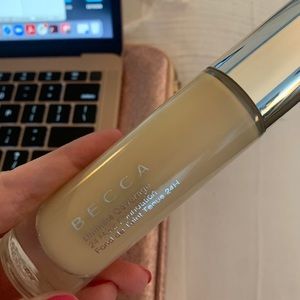 Becca ultimate coverage 24 hour foundation
